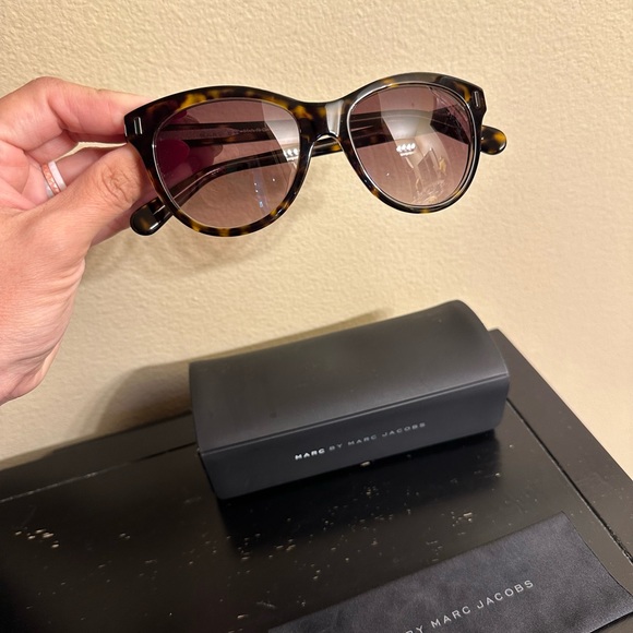 MARC BY MARC JACOBS Sunglasses - Picture 1 of 7